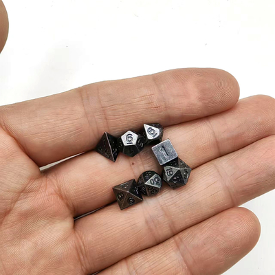 Lichte mini polyhedrale dobbelstenen in Long Tube Dungeons And Dragons RPG