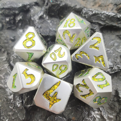 Praktische beplating Scherpe metalen dobbelstenen set Niet-toxisch Mini RPG Luxe veelvlakkig