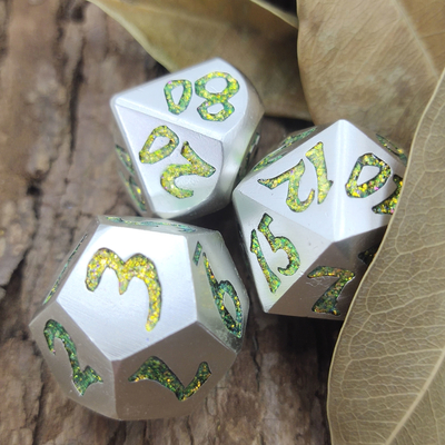Praktische beplating Scherpe metalen dobbelstenen set Niet-toxisch Mini RPG Luxe veelvlakkig