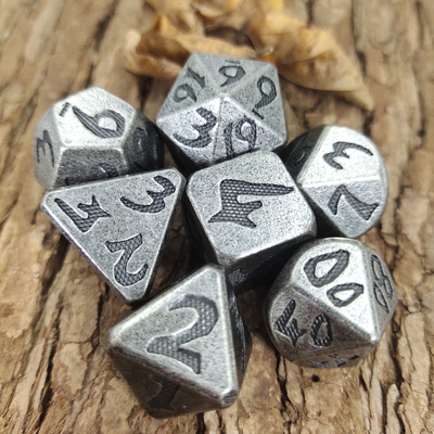 Mini veelvlakkige dobbelstenen set Metallic messing slijtage koperen dobbelstenen sets Gaming dobbelstenen handleiding