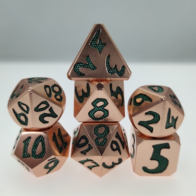 Scherpe rand handgemaakte veelvlakkige dobbelstenen set Hoogwaardig metaal Speciale handen voelen groen voor RPG-spel