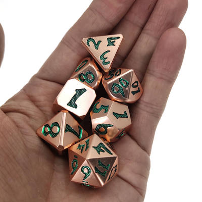 Verscheidenheid aan kleuren dobbelstenen set polyhedrale scherpe rand metel groen niet-toxisch metaal voor Rpg-spel