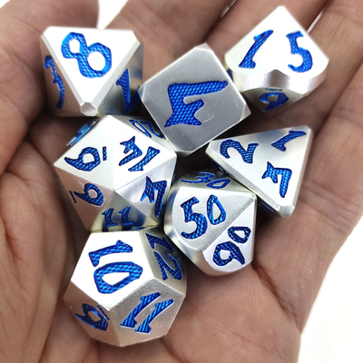 Draagbare met de hand gegoten RPG-dobbelstenen Handgepolijst slijtvaste polyhedrale 7-matrijs