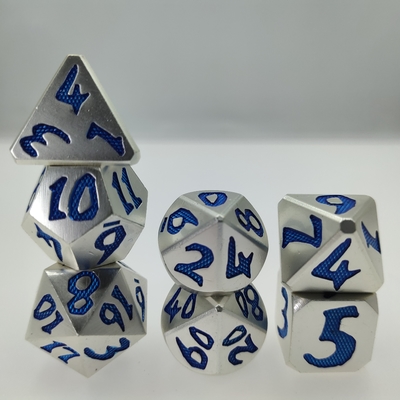 Draagbare met de hand gegoten RPG-dobbelstenen Handgepolijst slijtvaste polyhedrale 7-matrijs