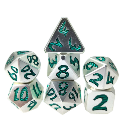 De scherpe Randhars dobbelt Vastgesteld Metaal voor Kerker en Dragon Hand Pouring Polyhedral