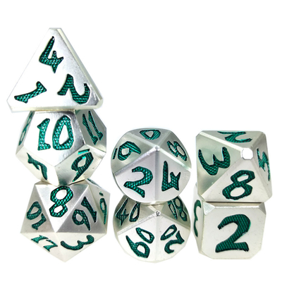 De scherpe Randhars dobbelt Vastgesteld Metaal voor Kerker en Dragon Hand Pouring Polyhedral