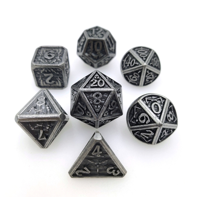 Anti-slijtage stevige metalen RPG dobbelstenen Cuprum polyhedrale dobbelstenen set zwart en wit