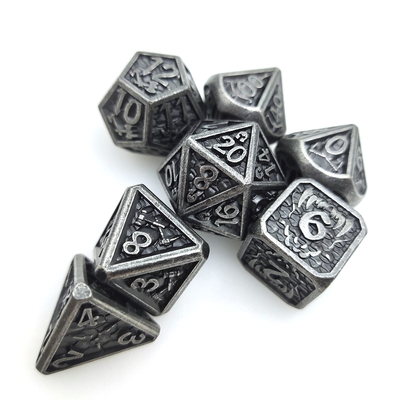 Anti-slijtage stevige metalen RPG dobbelstenen Cuprum polyhedrale dobbelstenen set zwart en wit