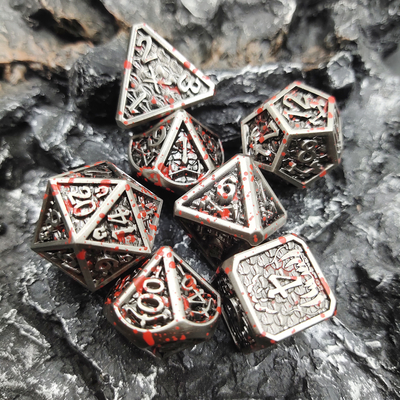 Handgemaakte metalen veelvlakkige dobbelstenen set voor Rpg-spellen zilver en zwart