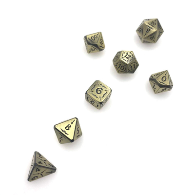 Handgesneden zwarte collectie metalen D4 dobbelstenen set polyhedraal duurzaam