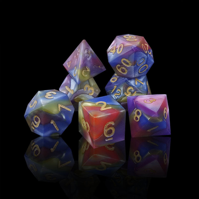 Drie kleuren marmeren hars Rpg dobbelstenen met universeel logo