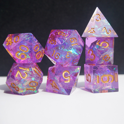 Roumine en kleur strip hars personages spelen een multi -noodle dobbelsteen set Dragon en Dungeon dnd dobbelstenen