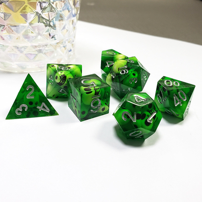 Groene kristallen schedel hars boarding dobbelstenen set draak en kerker