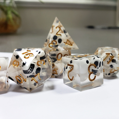 Doorzichtige kleur Crystal Skull Resin Boarding Dice Set Dragon en Dungeon