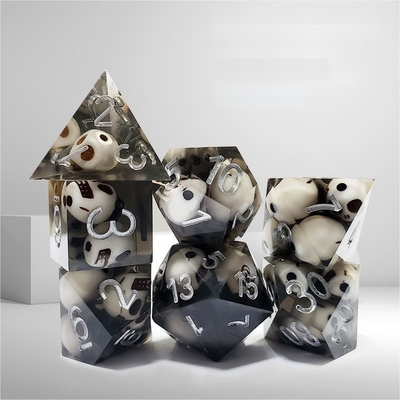 Zwart kristal schedel hars boarding dobbelstenen set dnd dobbelstenen