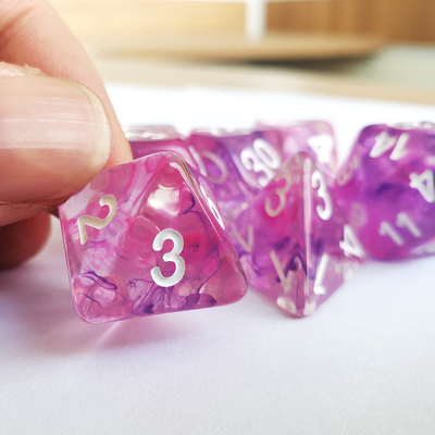 Kleurrijke roze paarse sterrenhemel Resin Boarding Dice Set dnd dice