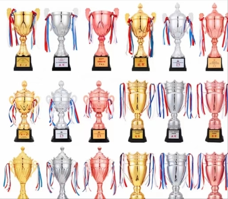 Gepersonaliseerde metalen trofee cup 32cm hoog verscheuringsbestendige