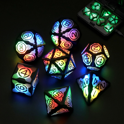 Plastic LED lichtgevende dobbelstenen oplaadbare voetbal tafelspel Multi-Faced dobbelstenen set