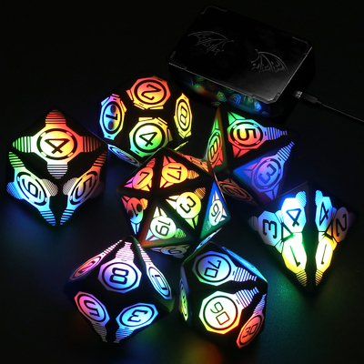 Plastic LED lichtgevende dobbelstenen oplaadbare voetbal tafelspel Multi-Faced dobbelstenen set