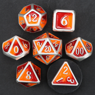 Gepersonaliseerde metalen DND dobbelstenen kleur massief polyëder metalen dobbelstenen set met zilveren cijfers, gebruikt voor schaakbord spel D &amp; D