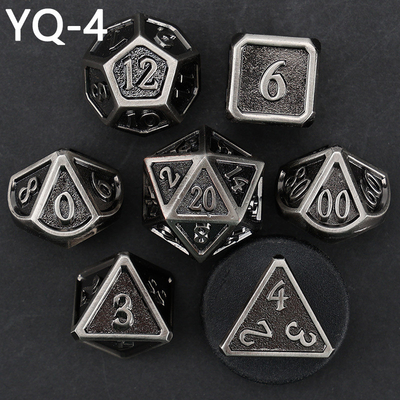 Gepersonaliseerde metalen DND dobbelstenen kleur massief polyëder metalen dobbelstenen set met zilveren cijfers, gebruikt voor schaakbord spel D &amp; D