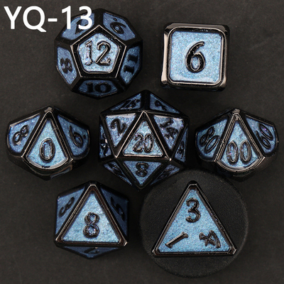 Gepersonaliseerde metalen DND dobbelstenen kleur massief polyëder metalen dobbelstenen set met zilveren cijfers, gebruikt voor schaakbord spel D &amp; D