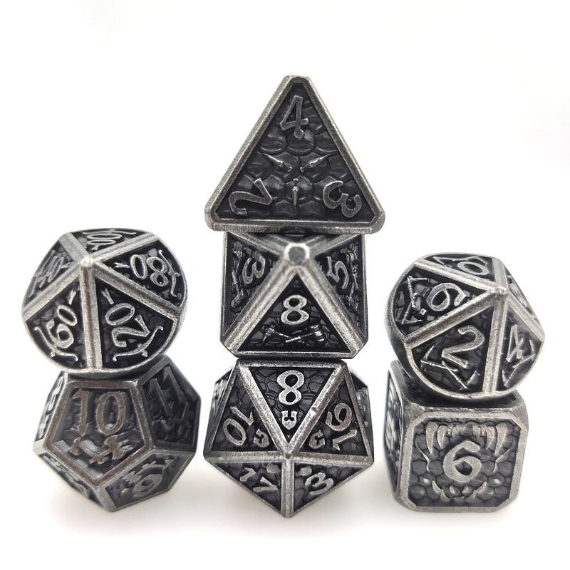 Waterdichte scherpe metalen RPG-dobbelstenenset 7-delige praktische stevige polyhedrale zwart-witte kleur