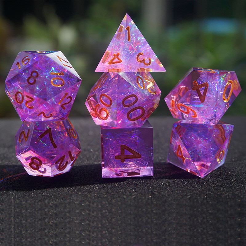 Roumine en kleur strip hars personages spelen een multi -noodle dobbelsteen set Dragon en Dungeon dnd dobbelstenen