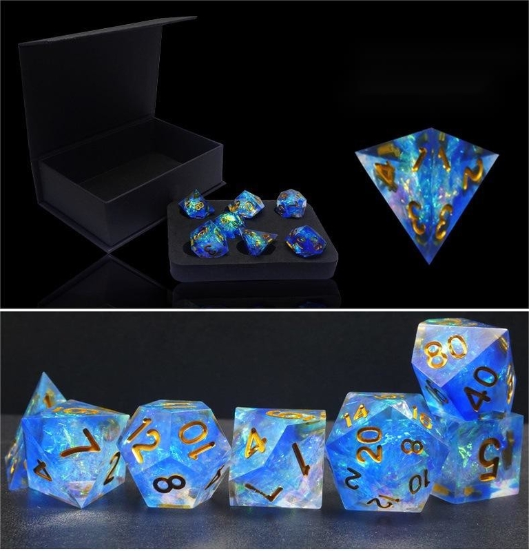 Blauw en kleur strip hars personages spelen een multi -noodle dobbelsteen set Dragon en Dungeon dnd dobbelstenen