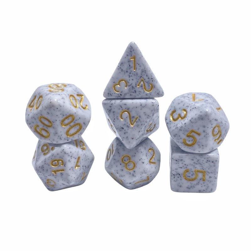 Gouden lettertype gouden vlekken erts erts hars personage spelen bordspel dobbelstenen set dnd dobbelstenen
